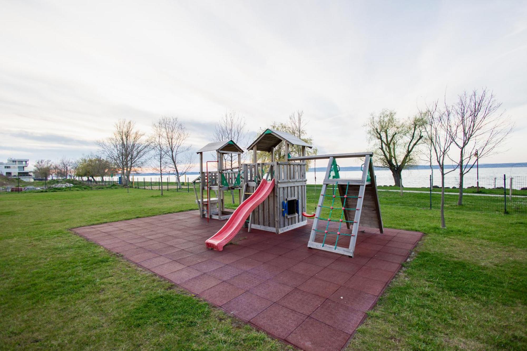 Marine Apartman By Bltn Шиофок Экстерьер фото